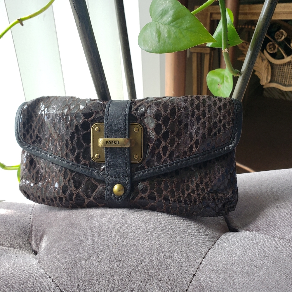 Fossil wallet clutch